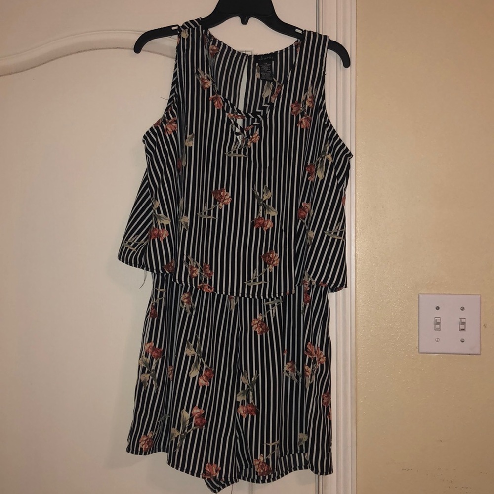 NWT romper size L